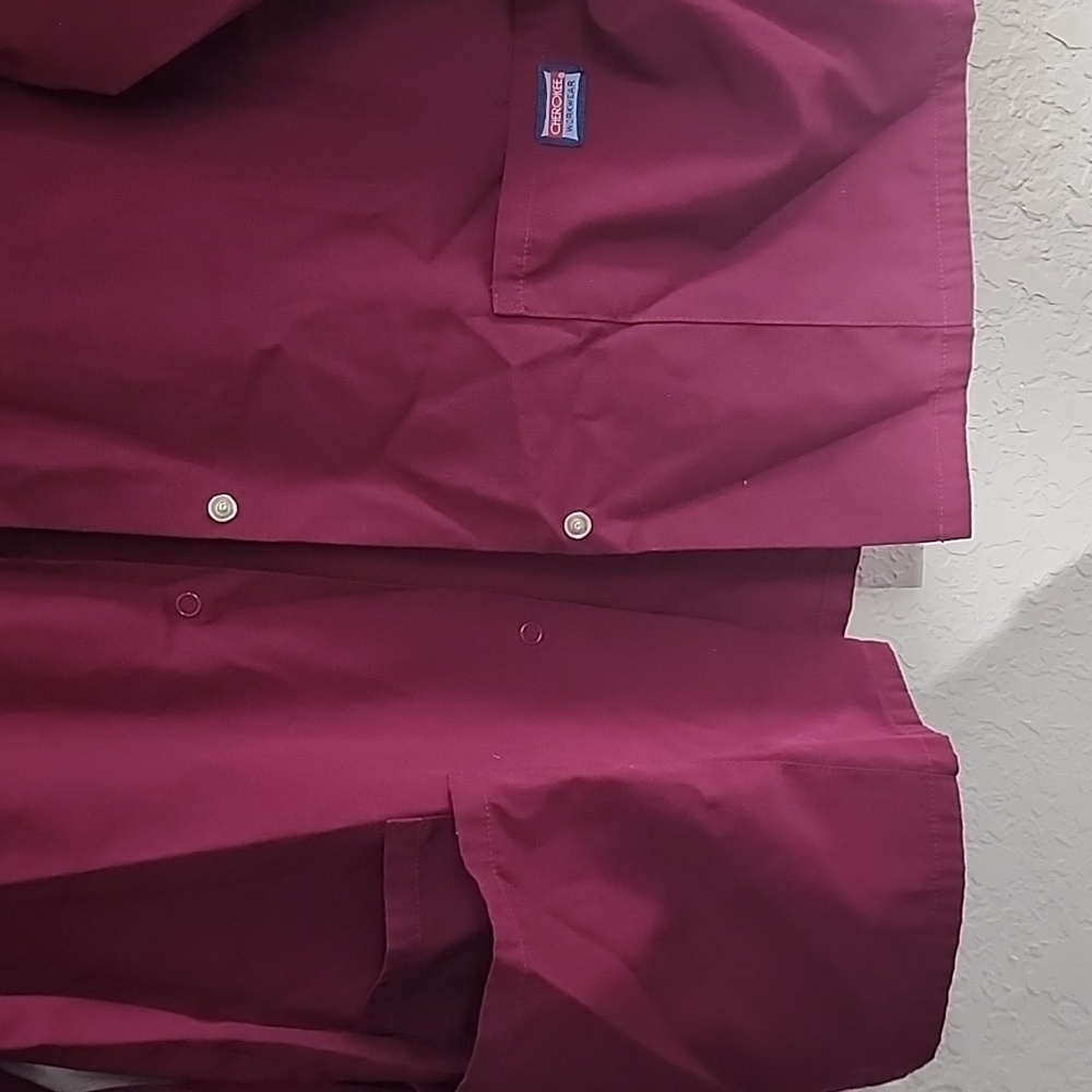 Red scrub jacket - Picture 3 of 9